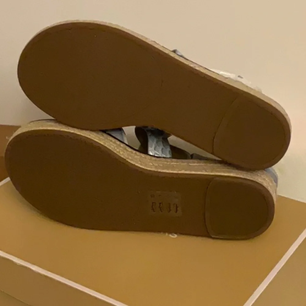 Michael Kors Darby Embossed Leather Sandal 8.5 NIB. - Picture 5 of 6